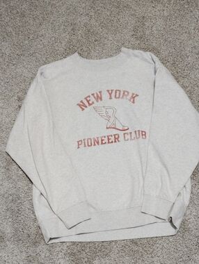 GAP Light Gray Crewneck Sweatshirt with Red Graphic